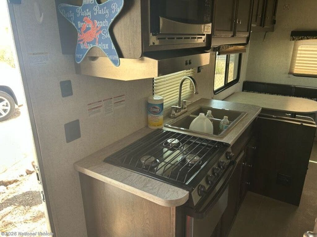 Used 2018 Starcraft Avalon 21FB available in Buckeye, Arizona