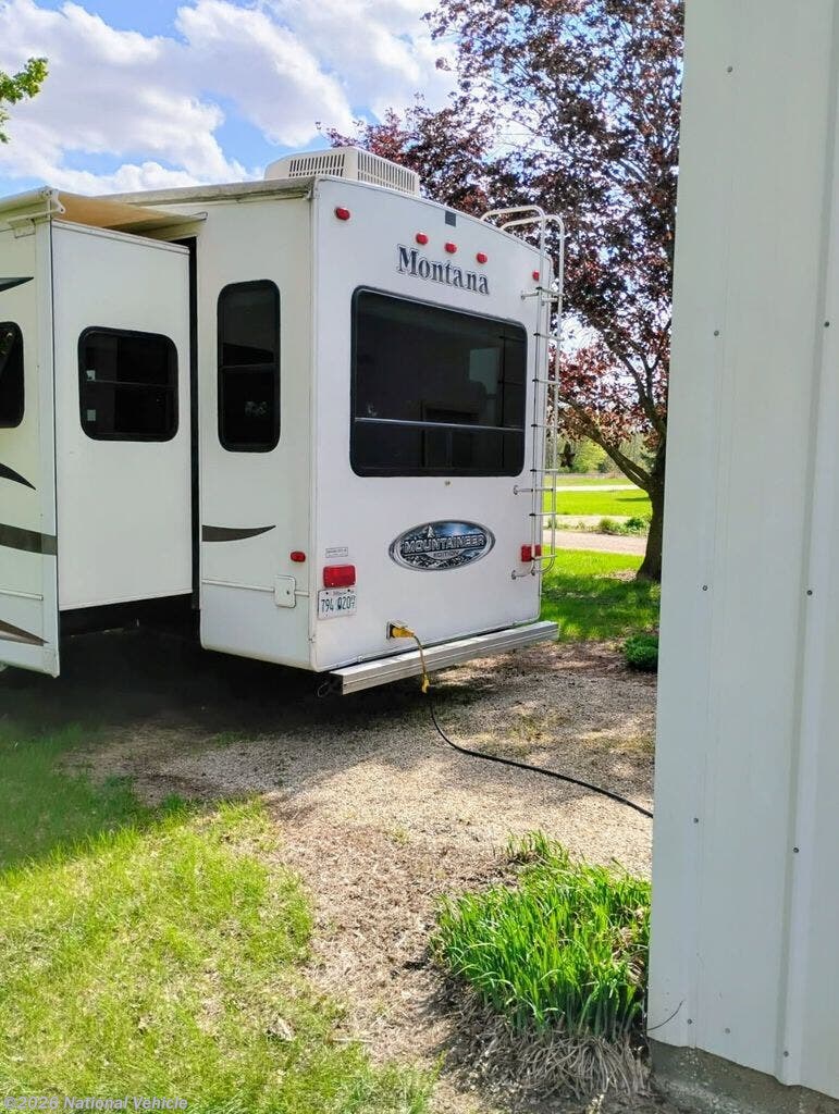2010 Keystone Montana Mountaineer 324RLQ - Used Fifth Wheel For Sale by National Vehicle in Erie, Illinois