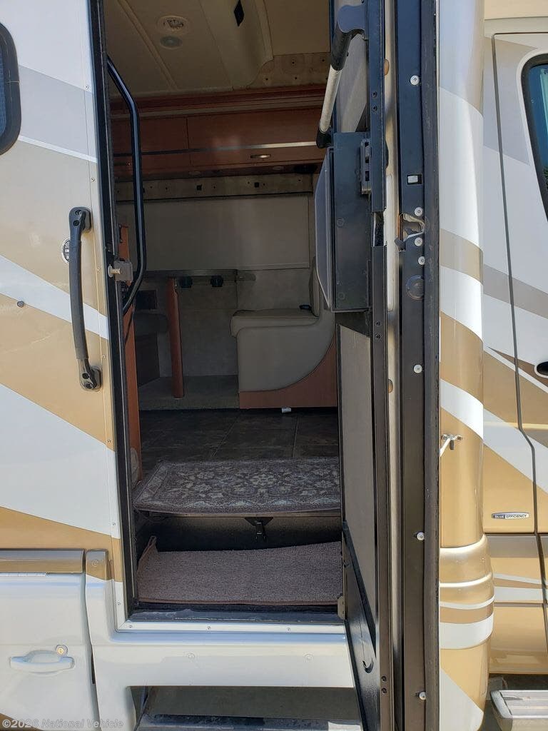 2014 View 24J by Winnebago from National Vehicle in Ventura, California
