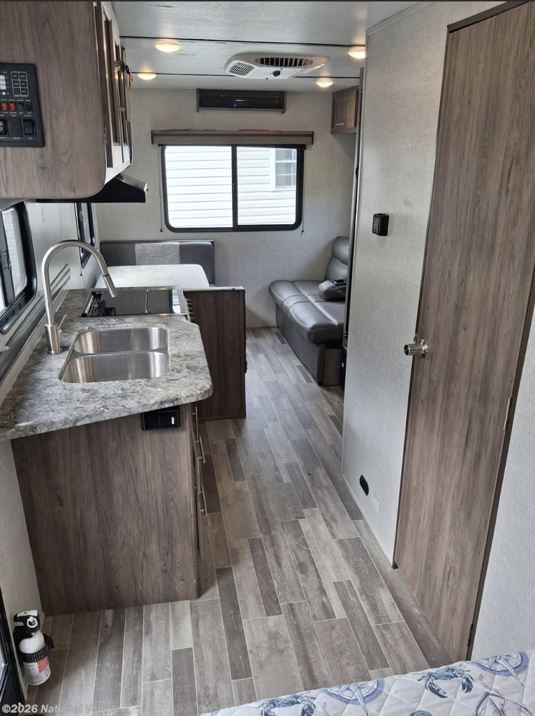 2021 Zinger Lite 211RD by CrossRoads from National Vehicle in Delmar, Delaware