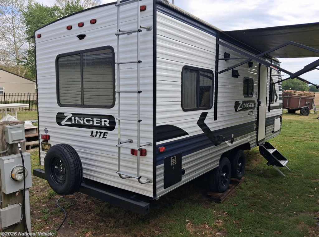 2021 CrossRoads Zinger Lite 211RD - Used Travel Trailer For Sale by National Vehicle in Delmar, Delaware