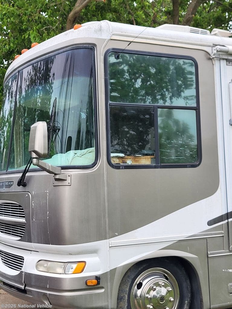 2002 Sun Voyager 8368 by Gulf Stream from National Vehicle in Harrodsburg, Kentucky