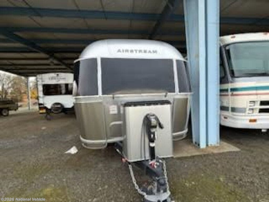 2022 Airstream Globetrotter 27FB Queen - Used Travel Trailer For Sale by National Vehicle in Corvallis, Oregon