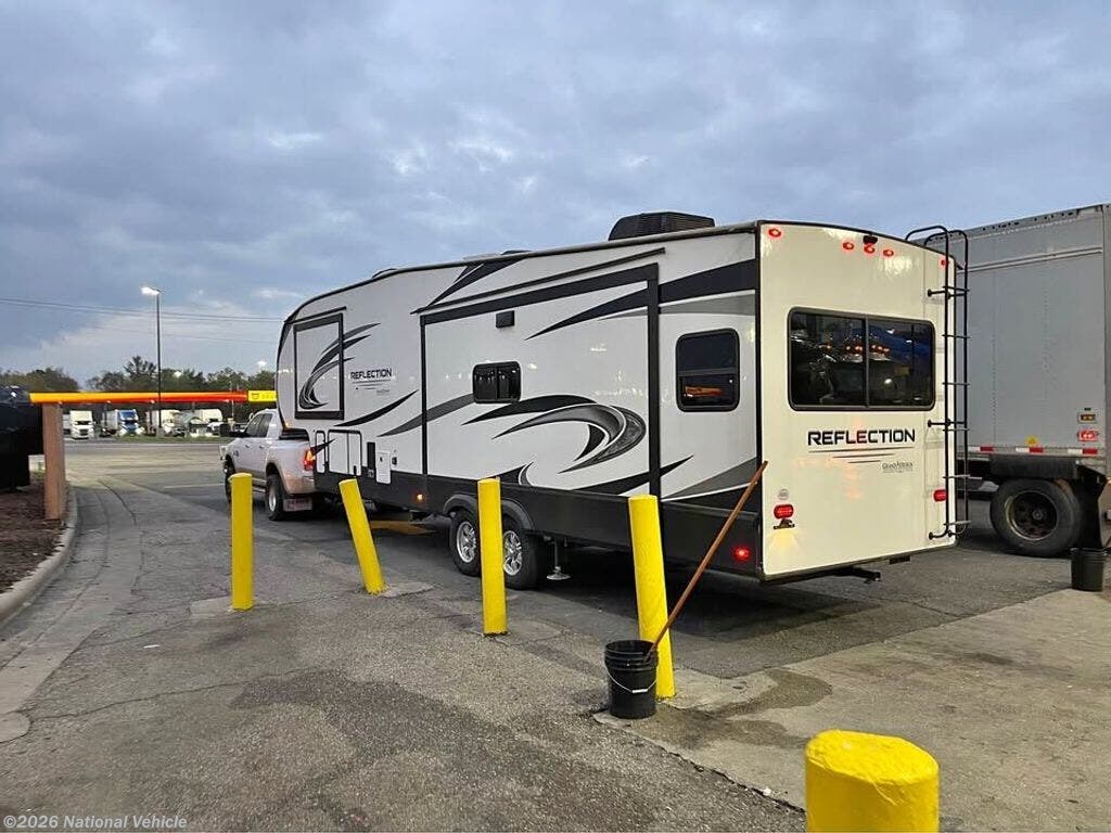 2022 Grand Design Reflection 337RLS - Used Fifth Wheel For Sale by National Vehicle in Hattiesburg, Mississippi