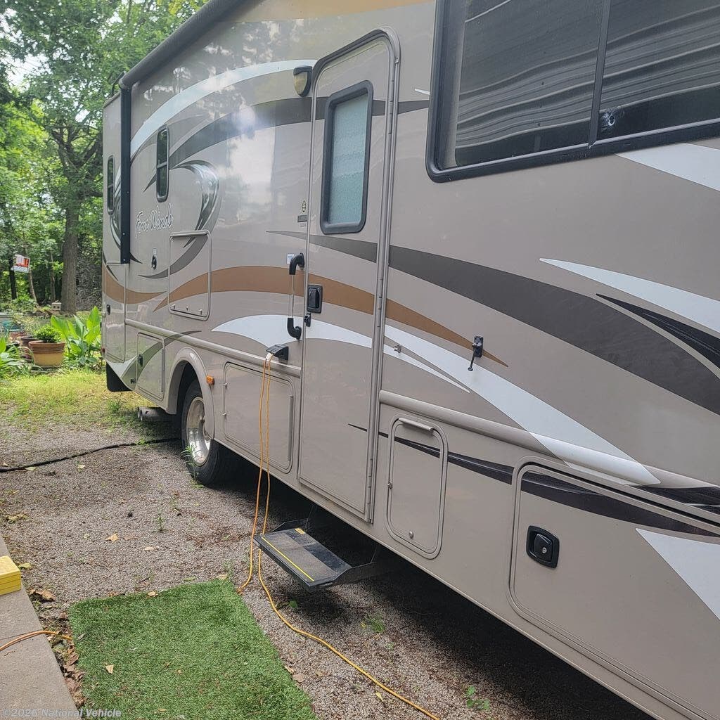 Used 2014 Thor Motor Coach Four Winds 33SW available in Depew, Oklahoma