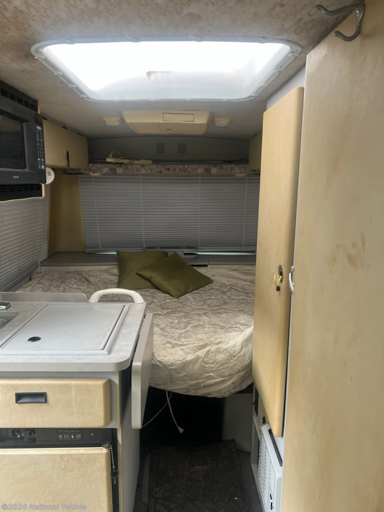 2001 Rialta 22HD by Winnebago from National Vehicle in Pacifica, California