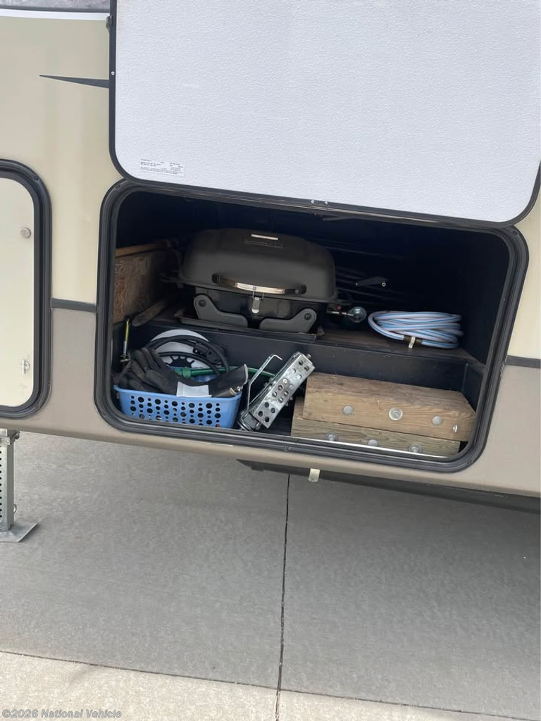 2017 Hideout 299RLDS by Keystone from National Vehicle in Gladbrook, Iowa