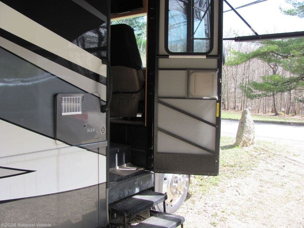 Used 2015 Newmar Bay Star 3124 available in Olean, New York