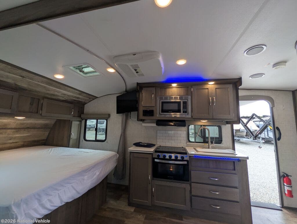 Used 2022 Gulf Stream Vista Cruiser 19CSK available in Mt. Holly, North Carolina