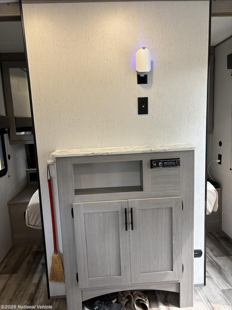 Used 2024 Dutchmen Coleman Lantern 263BH available in Normal, Illinois