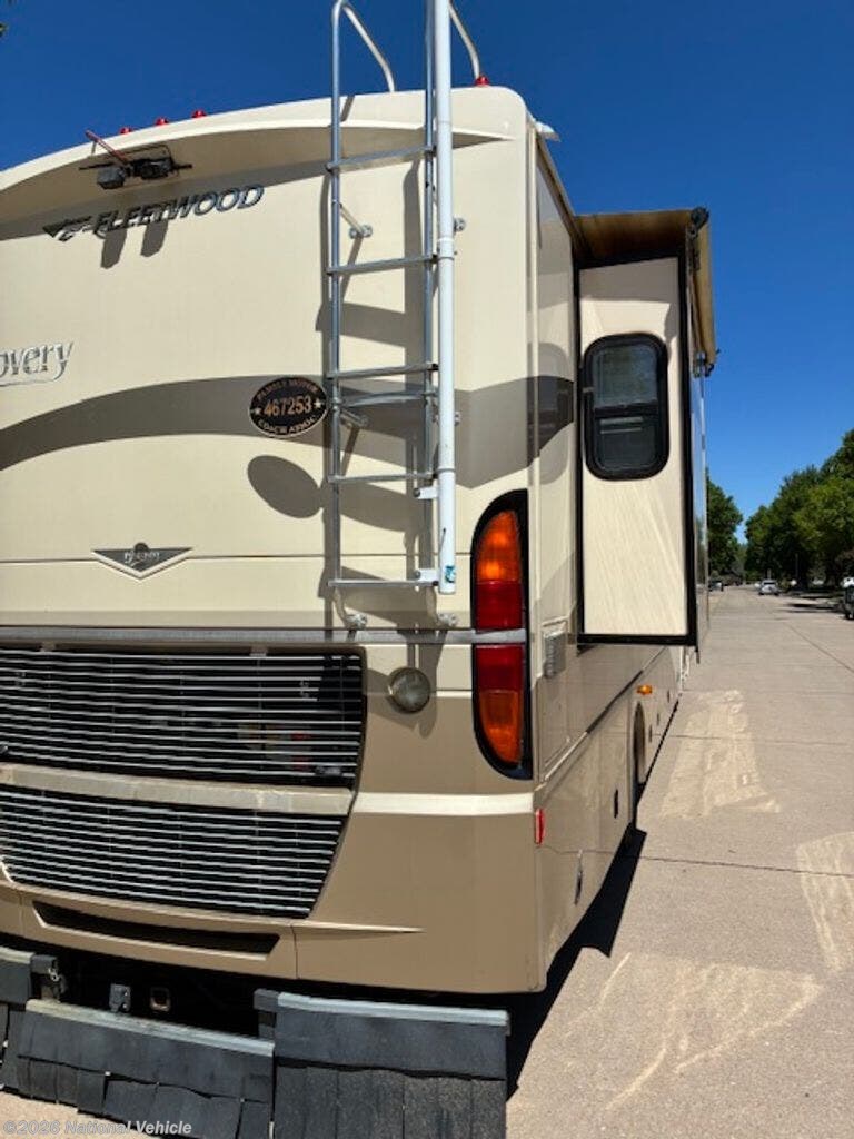 2006 Discovery 39V by Fleetwood from National Vehicle in Grand Island, Nebraska