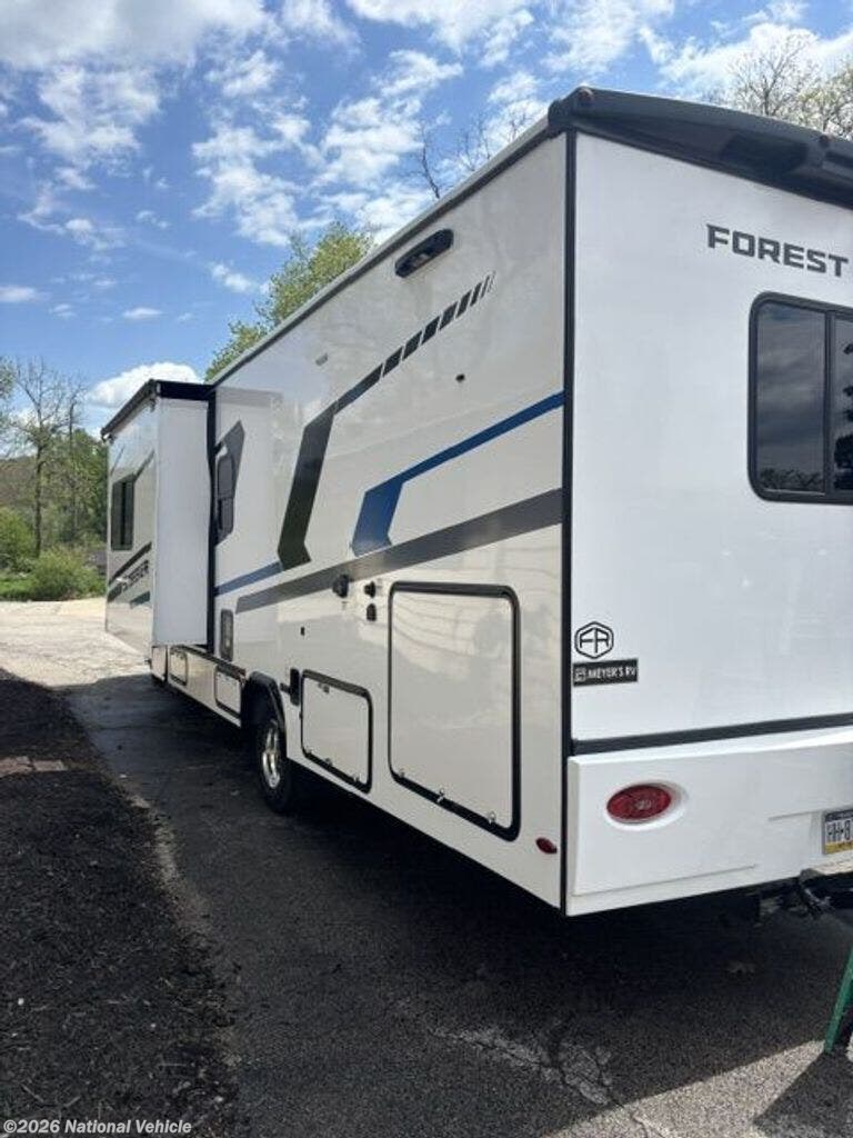 2025 Sunseeker LE 3250DSLE by Forest River from National Vehicle in Beaver, Pennsylvania