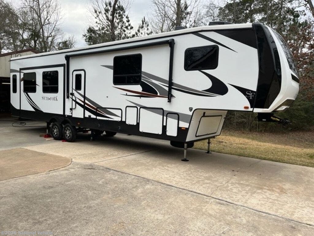 2022 Cruiser RV South Fork 3780MB - Used Fifth Wheel For Sale by National Vehicle in Mt Enterprise, Texas