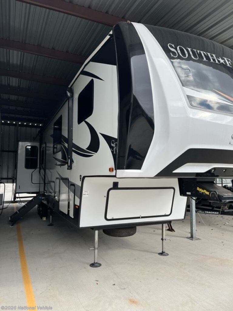 2022 South Fork 3780MB by Cruiser RV from National Vehicle in Mt Enterprise, Texas