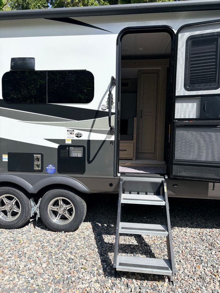 2025 Flagstaff Micro Lite 22SQS by Forest River from National Vehicle in Grand Ledge, Michigan