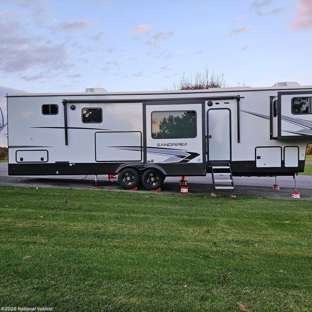 2024 Forest River Sandpiper Luxury 391FLRB - Used Fifth Wheel For Sale by National Vehicle in Upperco, Maryland