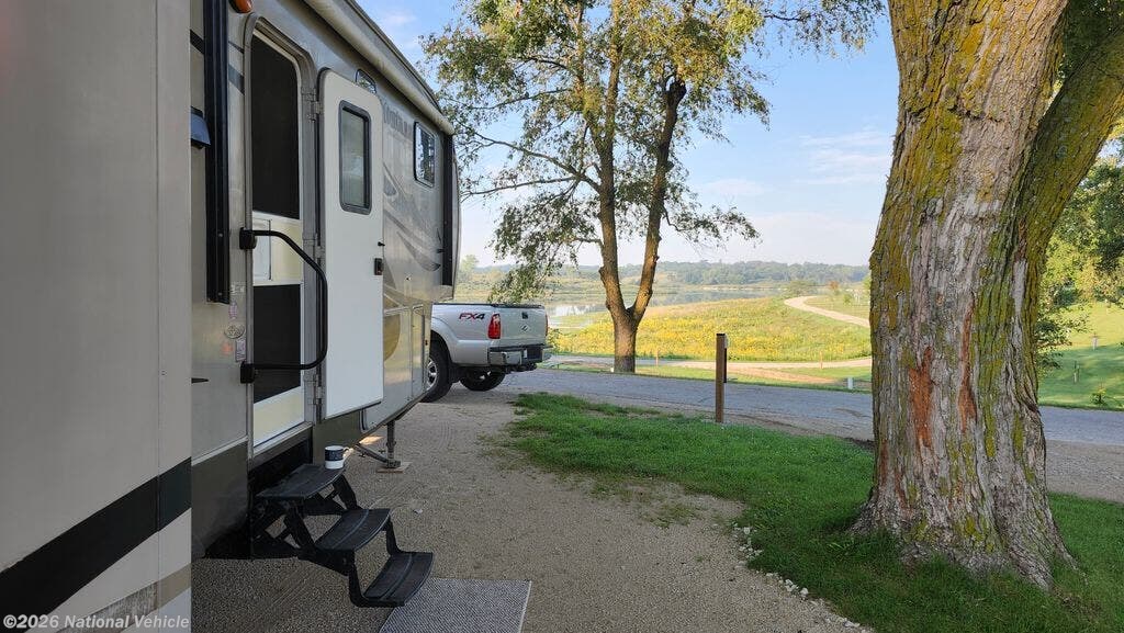 2011 Keystone Montana High Country 323RL - Used Fifth Wheel For Sale by National Vehicle in South Bend, Nebraska
