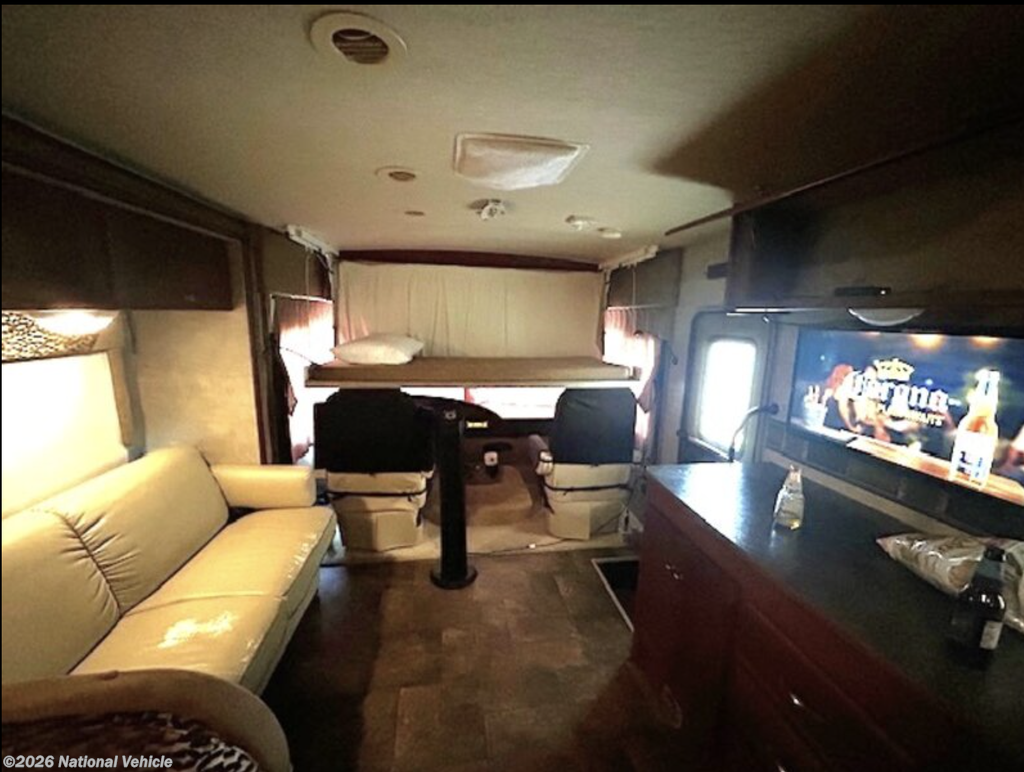 Used 2014 Itasca Sunstar 31KE available in Allen, Texas
