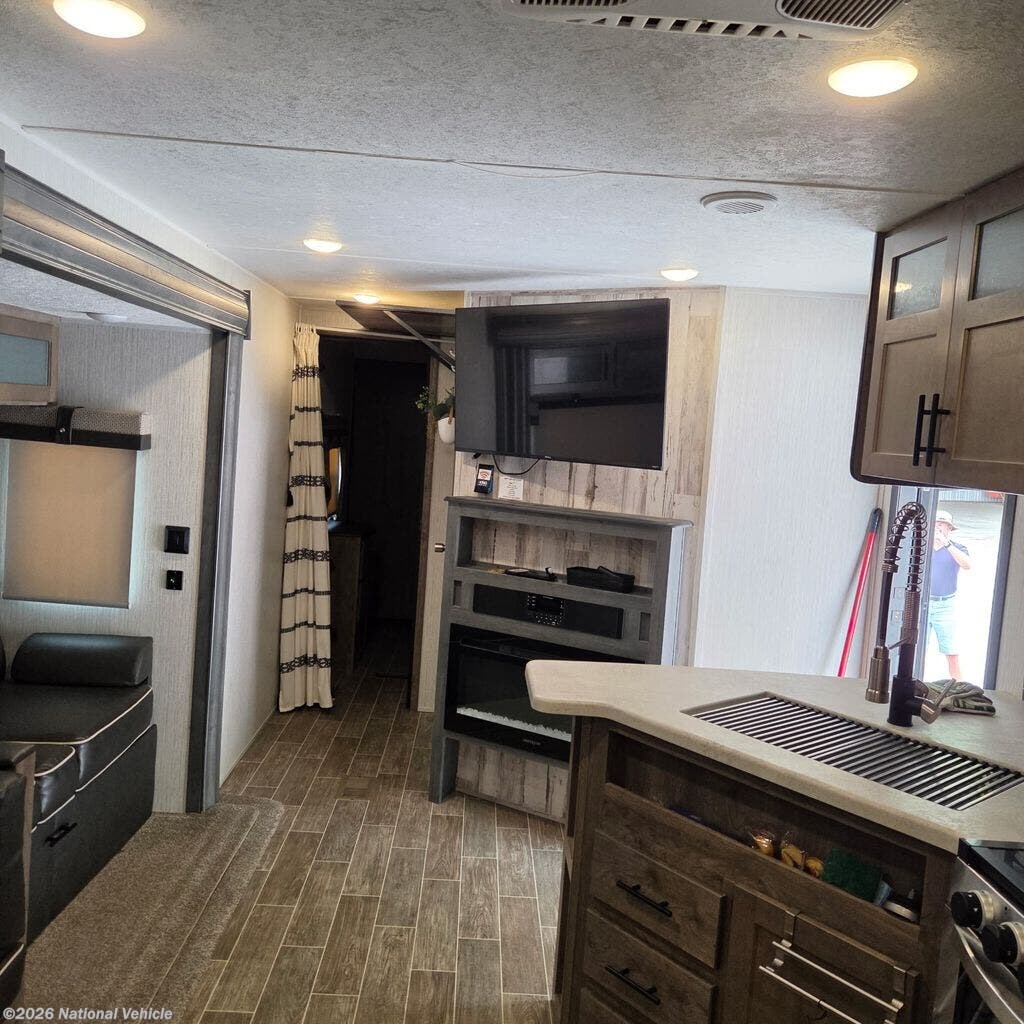 Used 2020 Palomino Puma 32BHQS available in Toney, Alabama