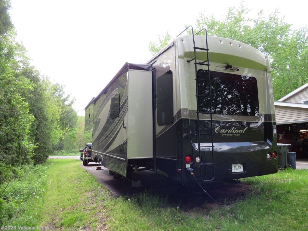 2016 Forest River Cardinal 3850RL - Used Fifth Wheel For Sale by National Vehicle in Chesterton, Indiana