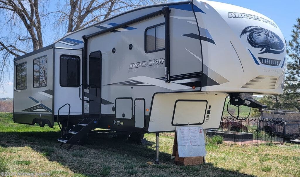 2021 Forest River Cherokee Arctic Wolf 291RL - Used Fifth Wheel For Sale by National Vehicle in Berthoud, Colorado