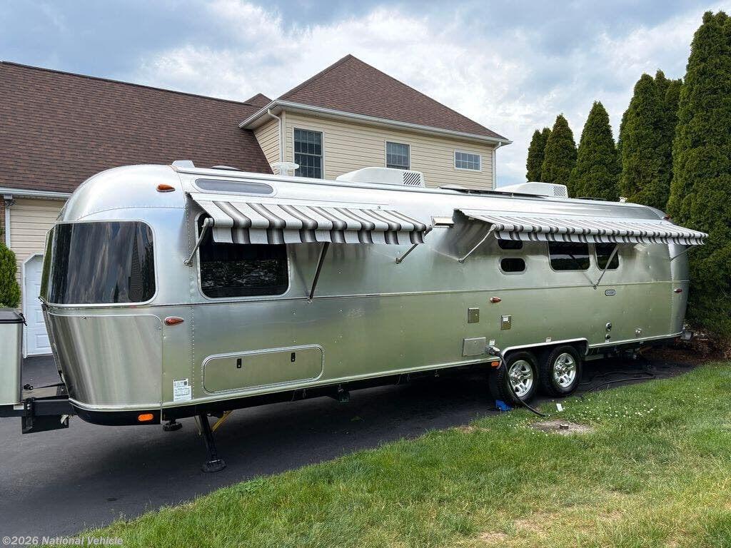 2024 Airstream Classic 33FB Twin - Used Travel Trailer For Sale by National Vehicle in Orefield, Pennsylvania