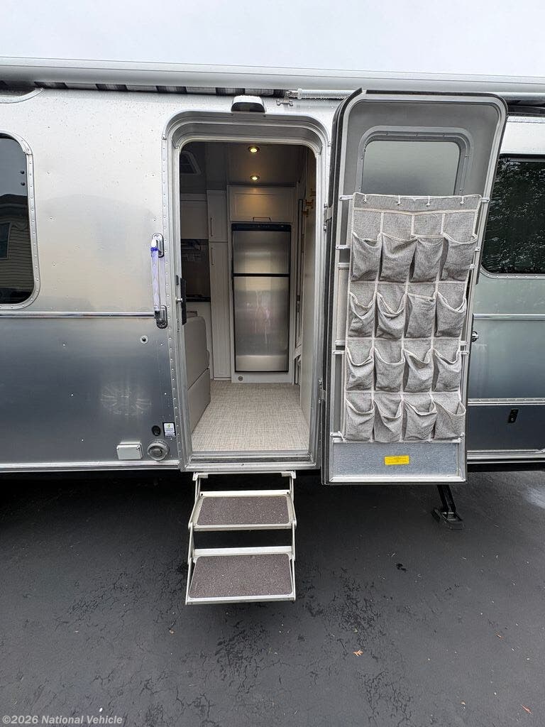 2024 Classic 33FB Twin by Airstream from National Vehicle in Orefield, Pennsylvania