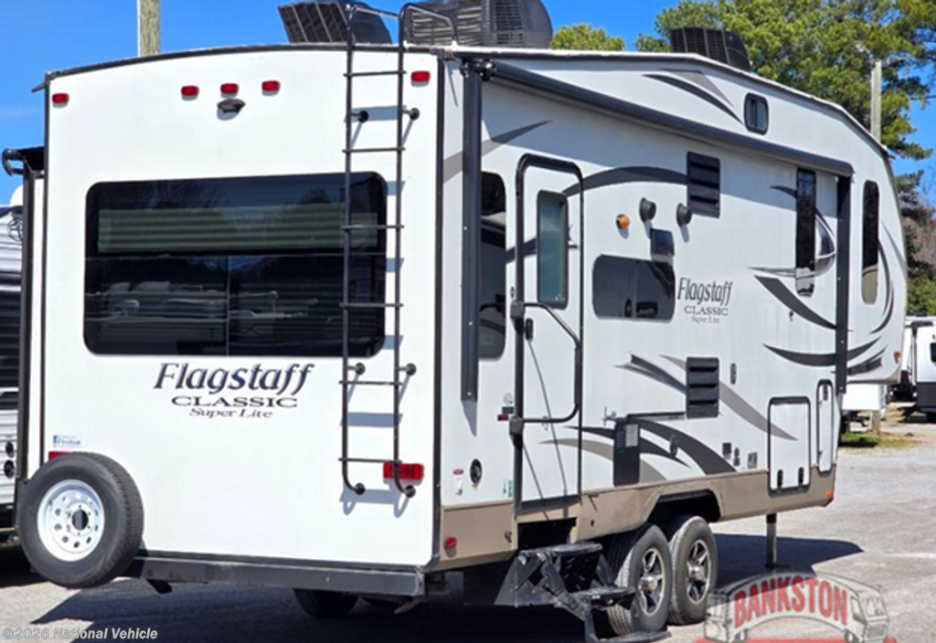 2017 Forest River Flagstaff Classic Super Lite 8524RLBS - Used Fifth Wheel For Sale by National Vehicle in Cobb, California