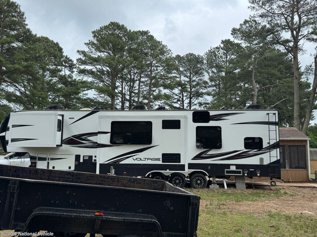 2017 Dutchmen Voltage 4155 - Used Toy Hauler For Sale by National Vehicle in Horntown, Virginia