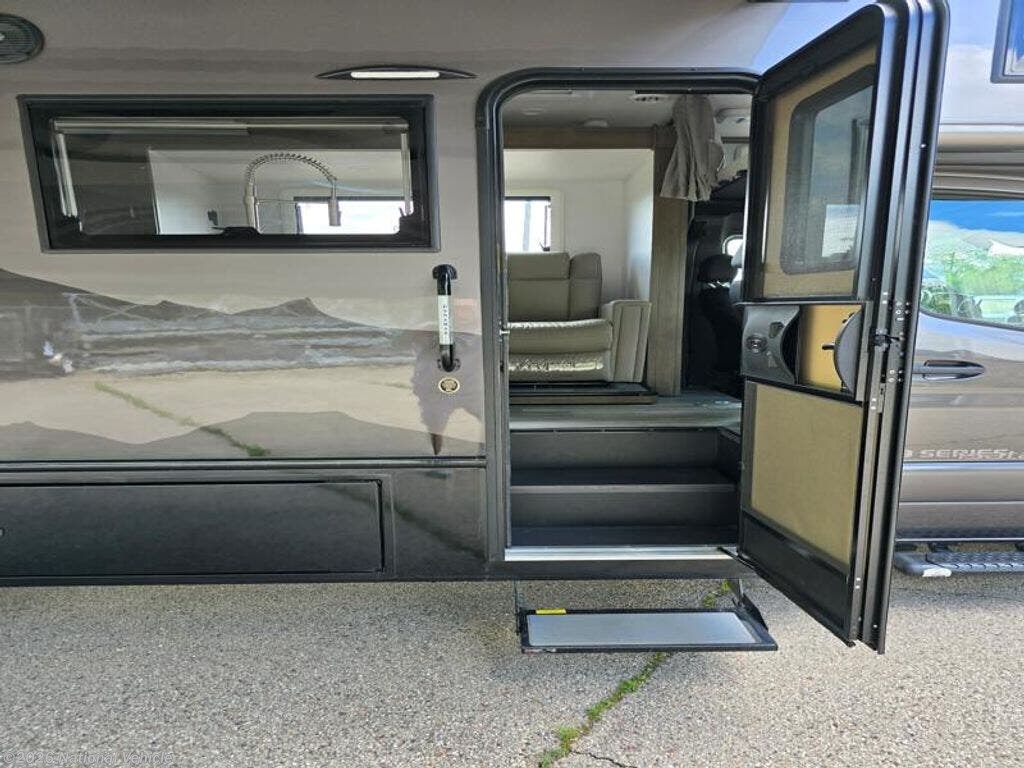2025 Isata 3 24FWSFXM by Dynamax Corp from National Vehicle in Roscoe, Illinois