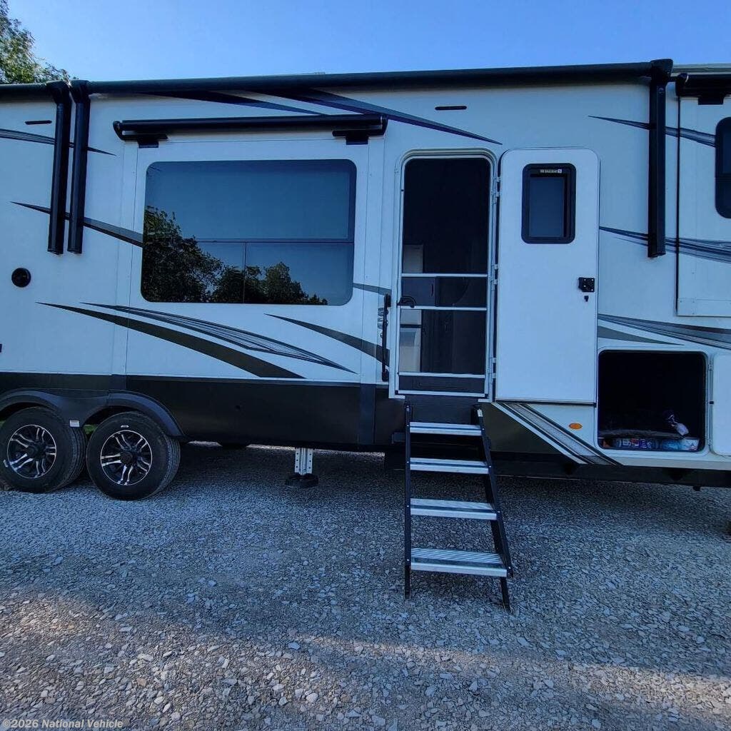 2022 Solitude 380FL-R by Grand Design from National Vehicle in Skaneateles, New York