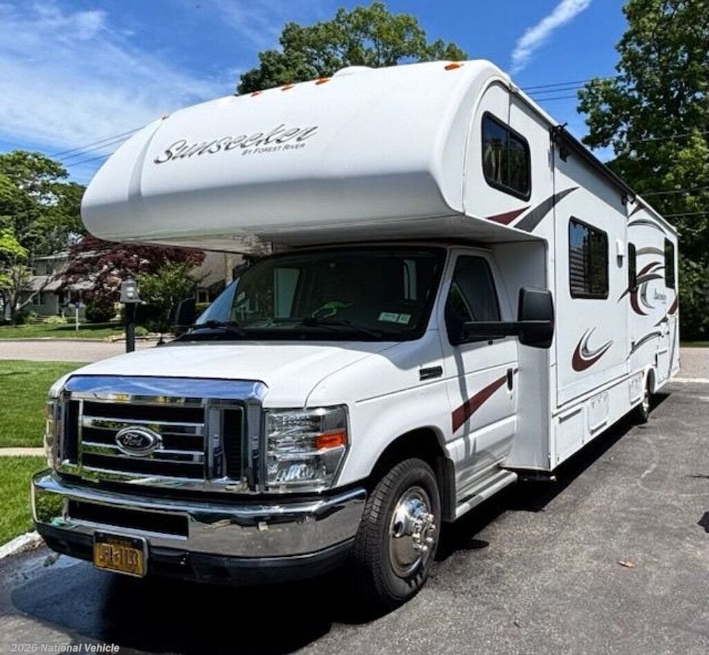 Used 2015 Forest River Sunseeker 3170DS available in Lake Ronkonkoma, New York