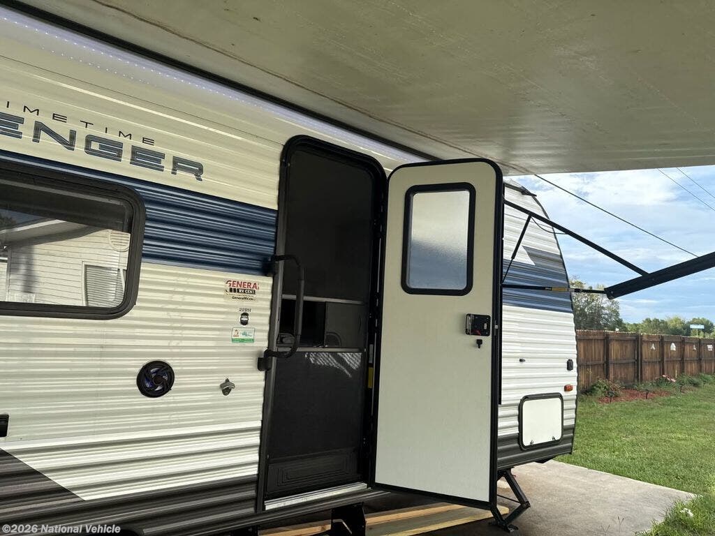 Used 2022 Prime Time Avenger LT 22BH available in Palatka, Florida