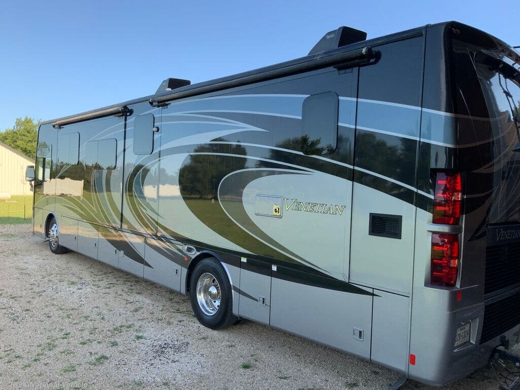 2017 Thor Motor Coach Venetian 40A - Used Class A For Sale by National Vehicle in Thornton, Texas