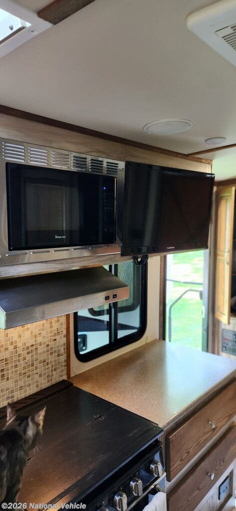 Used 2019 Palomino Solaire 205SS available in Uniontown, Ohio