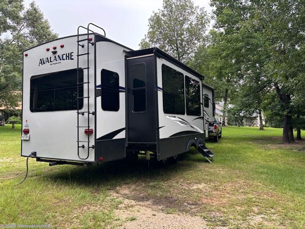 2019 Keystone Avalanche 320RS - Used Fifth Wheel For Sale by National Vehicle in Livingston, Texas