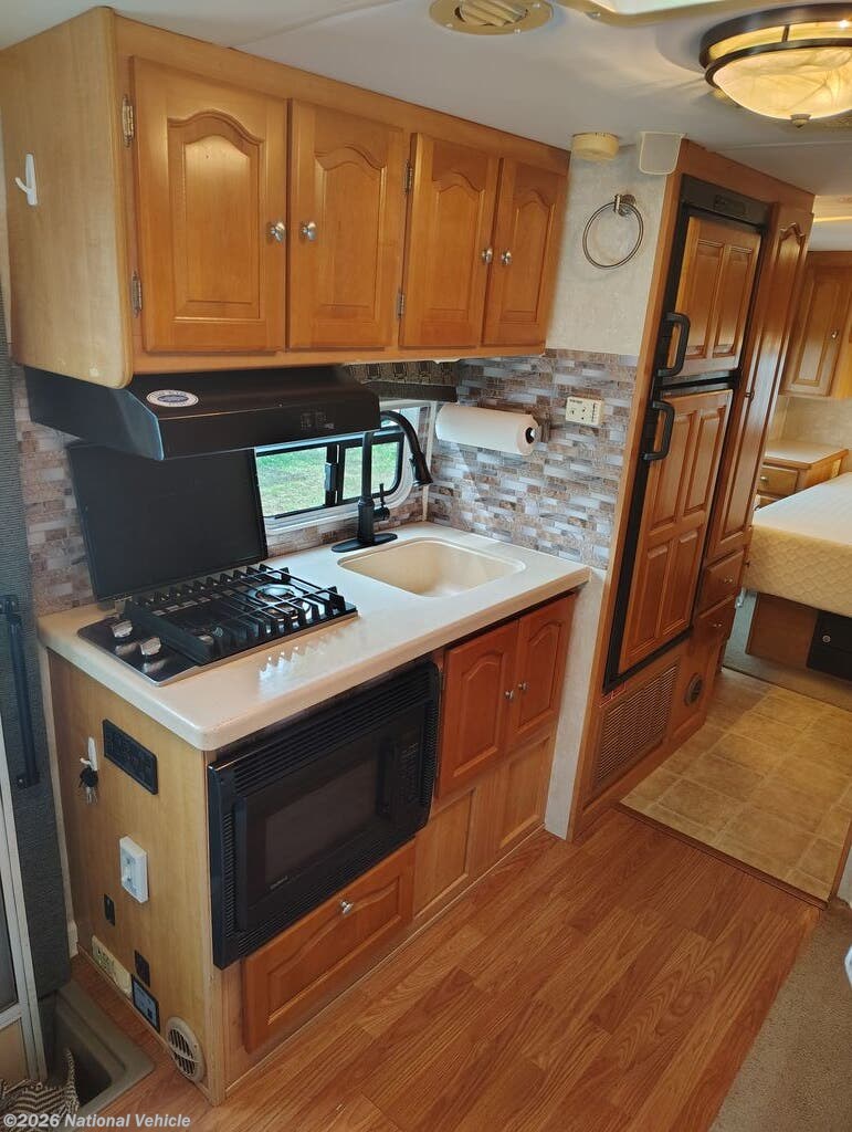 2005 Forest River Lexington Grand Touring 270S - Used Class B+ For Sale by National Vehicle in Boliva, North Carolina