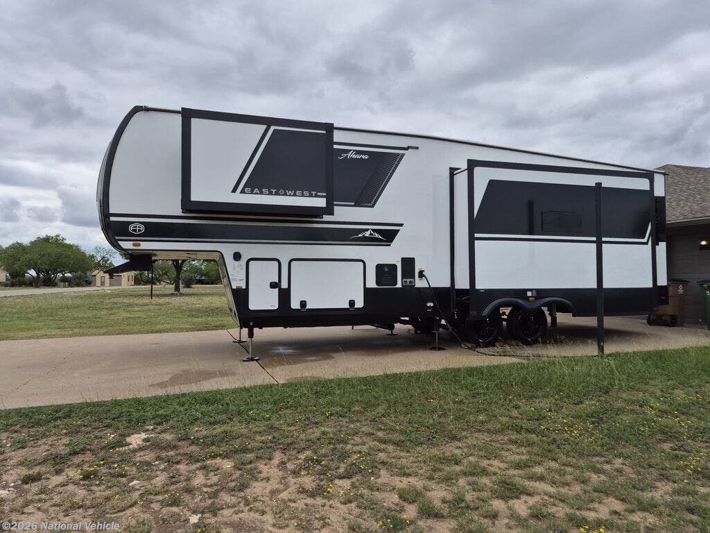 2025 Forest River East to West Ahara 325RL - Used Fifth Wheel For Sale by National Vehicle in San Angelo, Texas