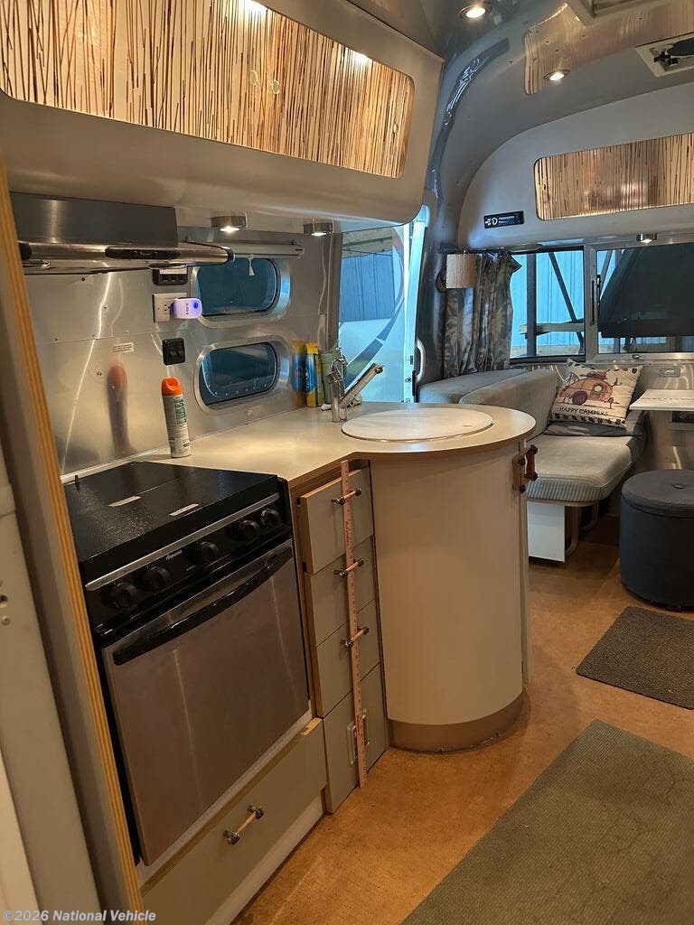 Used 2009 Airstream International Signature 25SS available in Portage, Wisconsin
