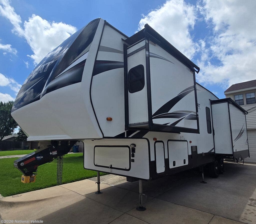 2019 Forest River Wildcat 32WB - Used Travel Trailer For Sale by National Vehicle in Grapevine, Texas