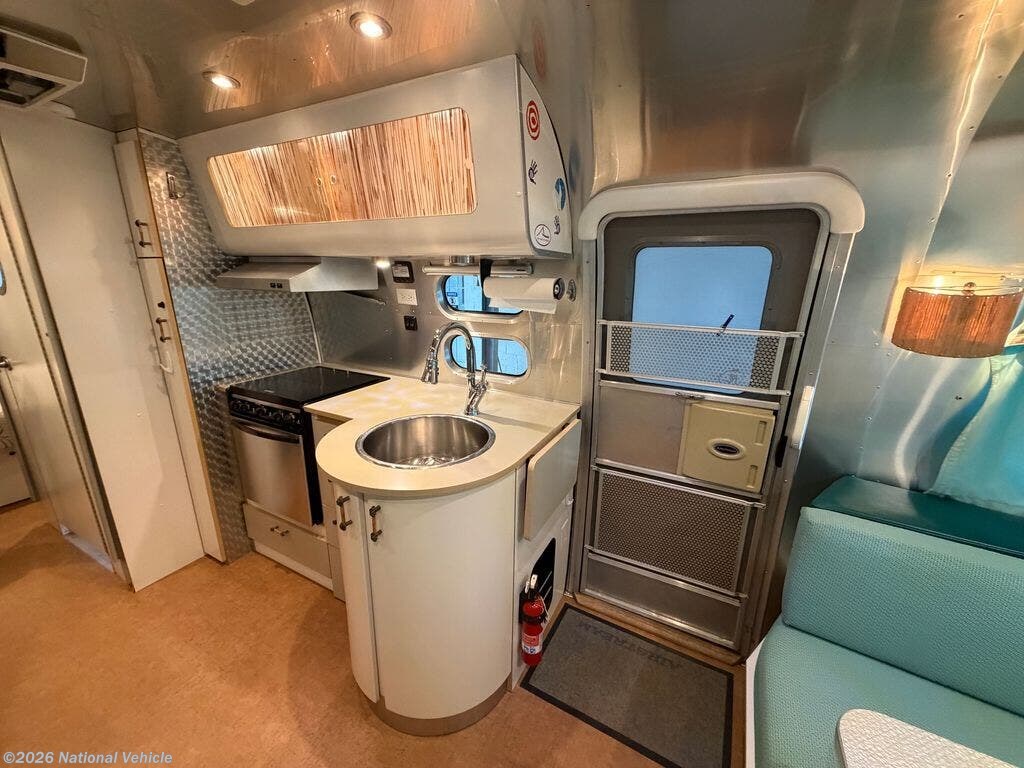 2007 Airstream International Ocean Breeze 25FB - Used Travel Trailer For Sale by National Vehicle in Fairhaven, Massachusetts