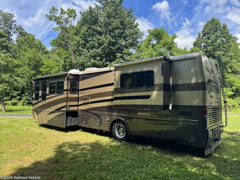 2003 Beaver Monterey Newport - Used Class A For Sale by National Vehicle in Newburg, Pennsylvania