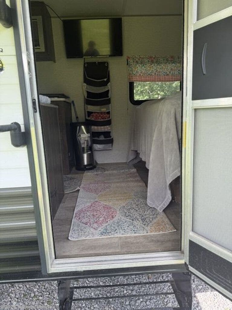 2019 Forest River Ozark 1660FQ - Used Travel Trailer For Sale by National Vehicle in Deer Lodge, Tennessee