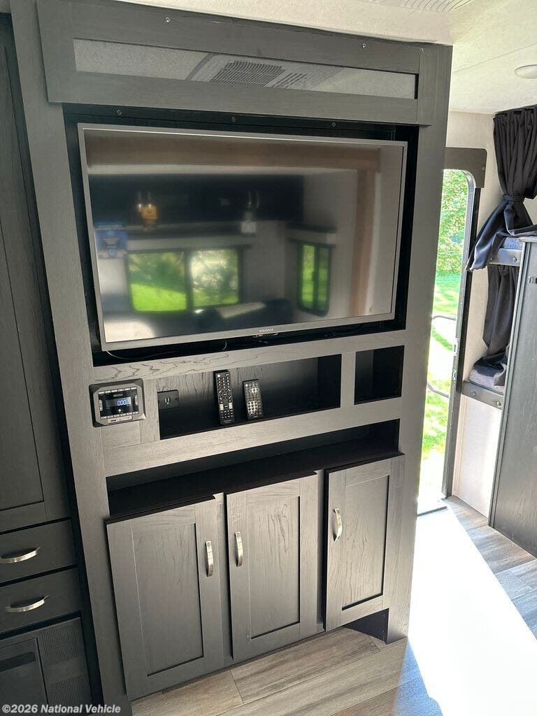 Used 2022 Coachmen Freedom Express Ultra Lite 287BHDS available in Milford, Maine