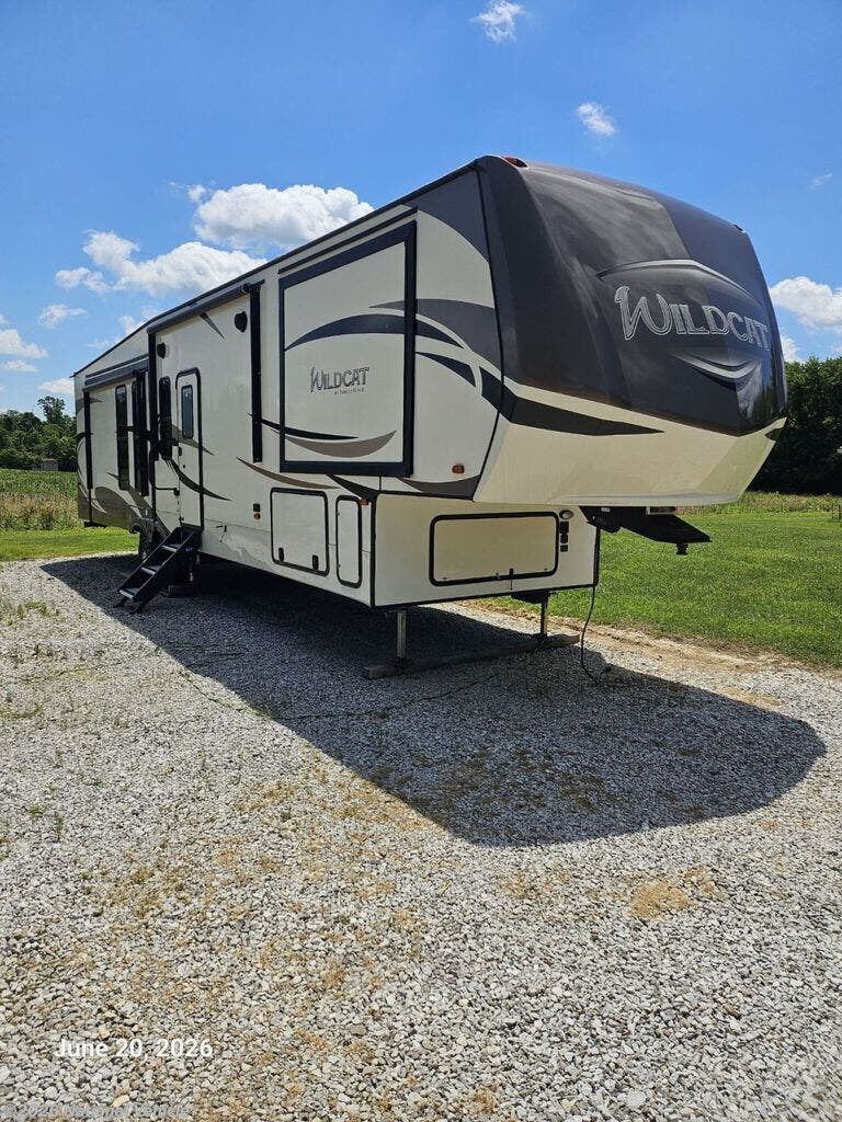 2017 Forest River Wildcat 37WB - Used Fifth Wheel For Sale by National Vehicle in Stilesville, Indiana