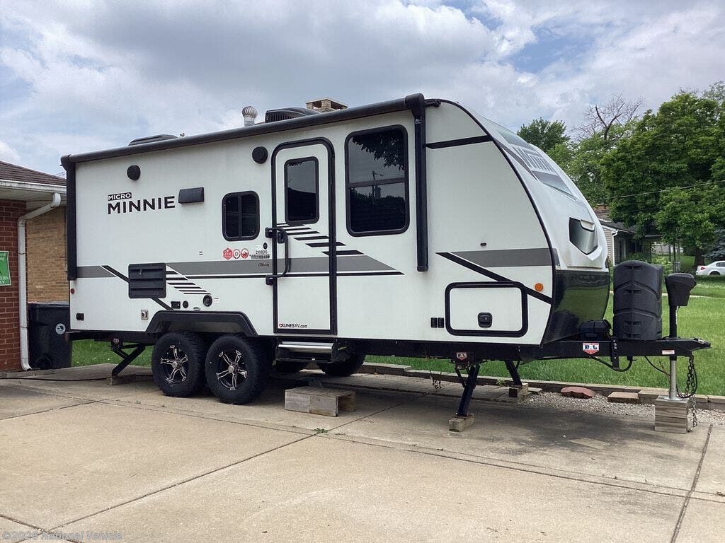 2021 Winnebago Micro Minnie 2108DS - Used Travel Trailer For Sale by National Vehicle in Pekin, Illinois