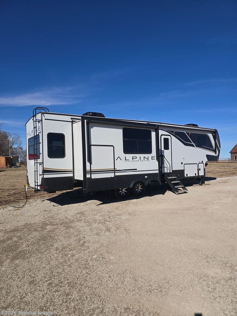 2024 Avalanche 338GK by Keystone from National Vehicle in Macedonia, Iowa