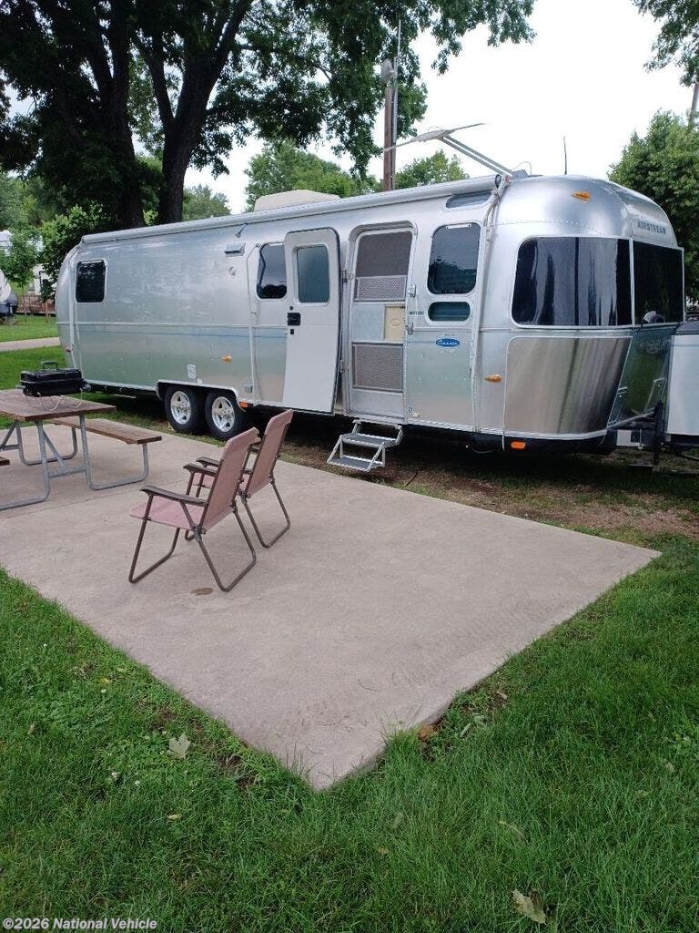 2008 Airstream Classic Limited 30 - Used Travel Trailer For Sale by National Vehicle in Maple Grove, Minnesota