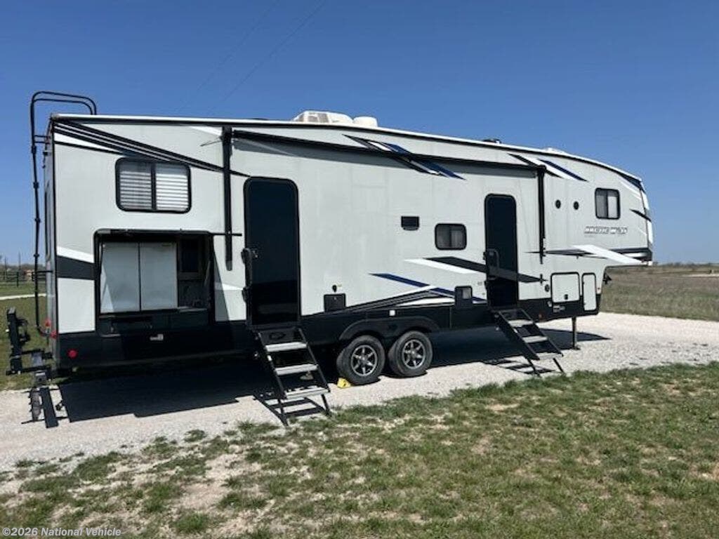 2021 Forest River Cherokee Arctic Wolf 321BH - Used Fifth Wheel For Sale by National Vehicle in Decatur, Texas