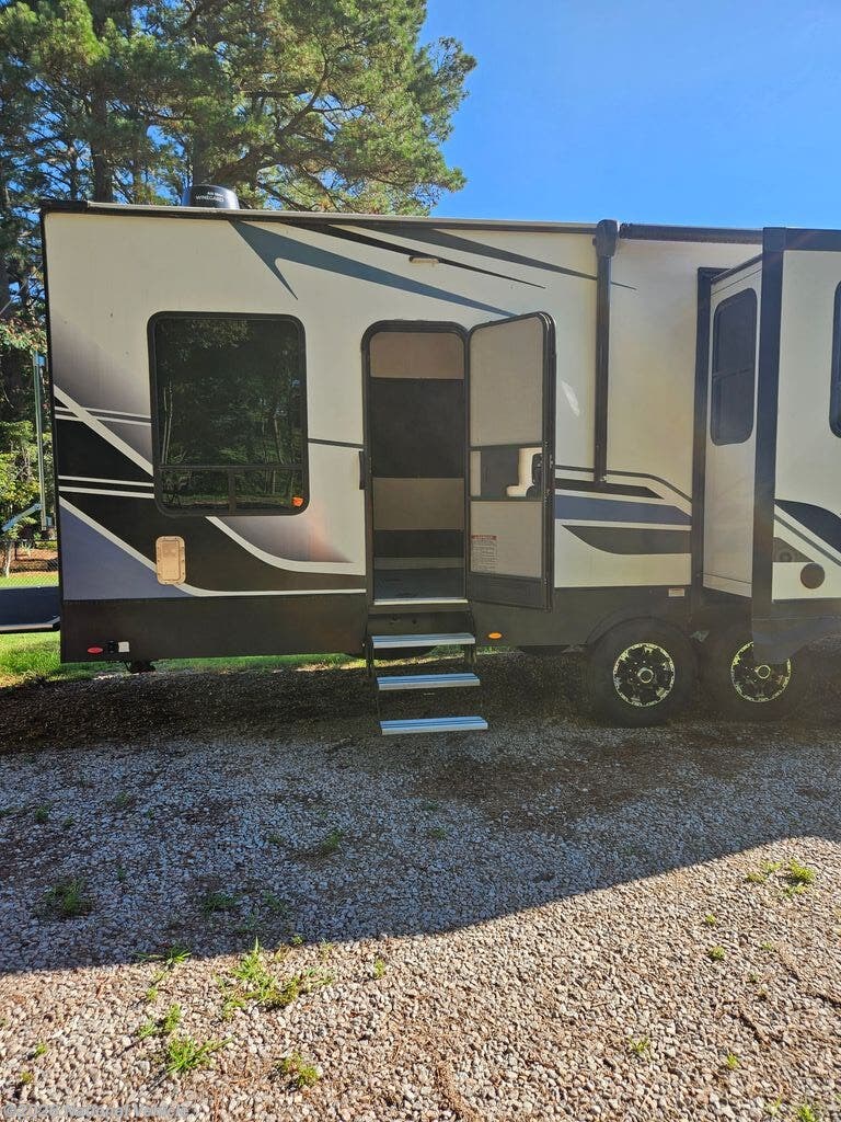 Used 2022 Keystone Carbon 36 available in Wendell, North Carolina